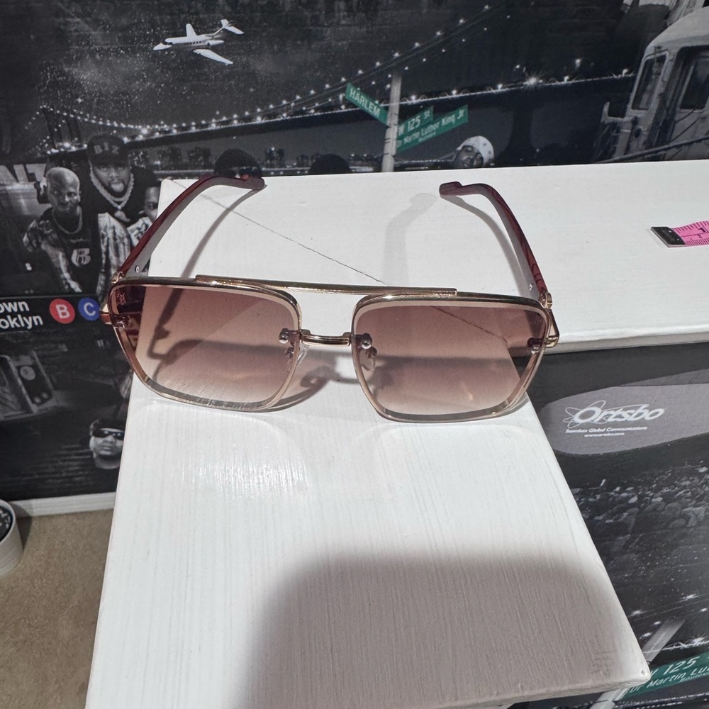 Stylish Square Sunglasses with Gradient Lenses - Picture 4 of 5